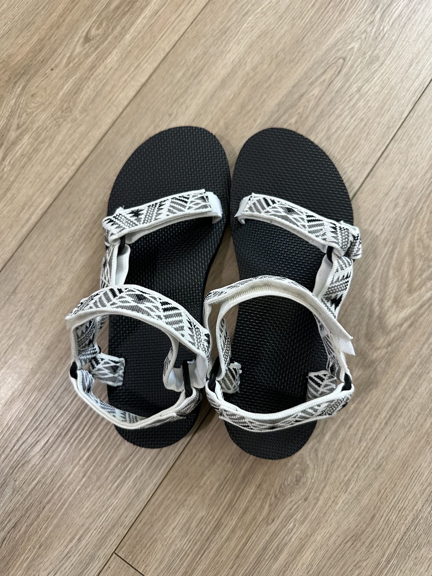 Teva Sandals Like New