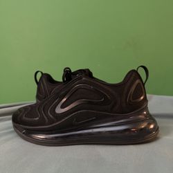 Nike Air Max 720 Triple Black Size 4
