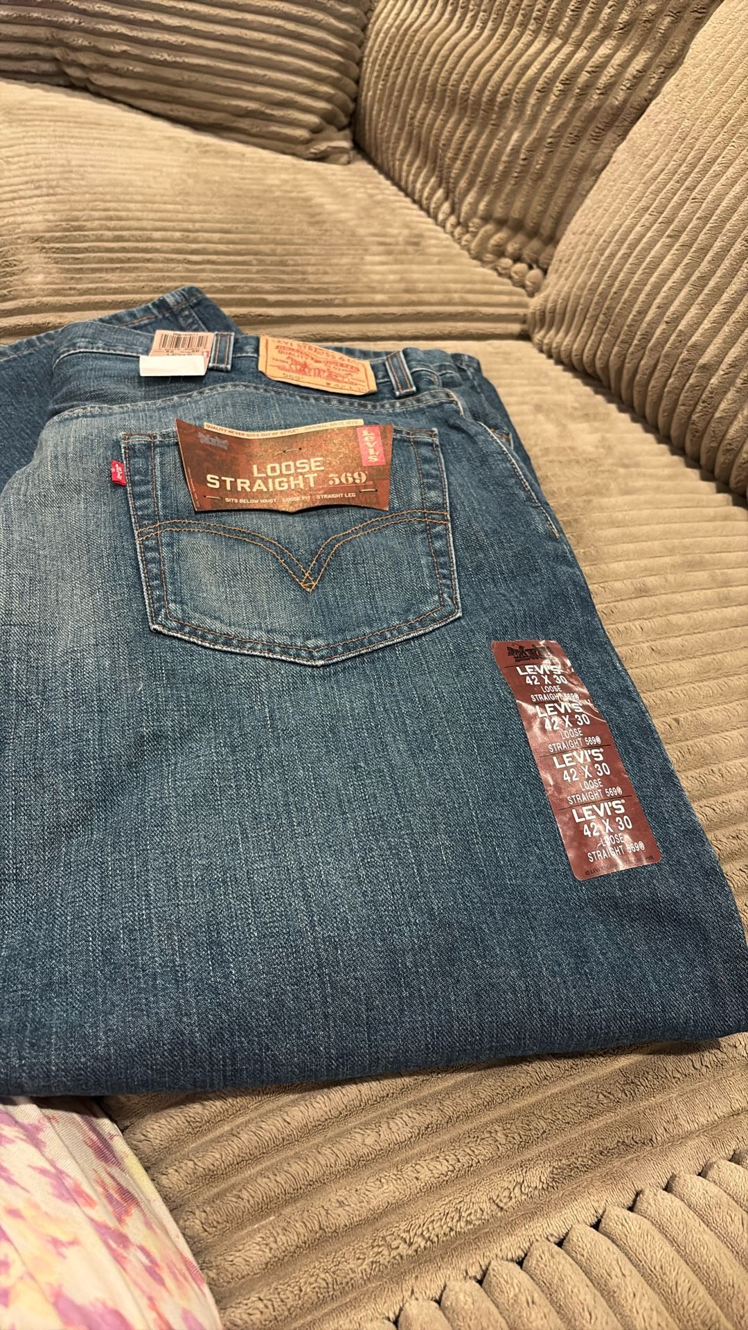 Men’s New Levi’s loose straight Fit Size 42x30