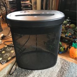 Staples Paper Shredder 