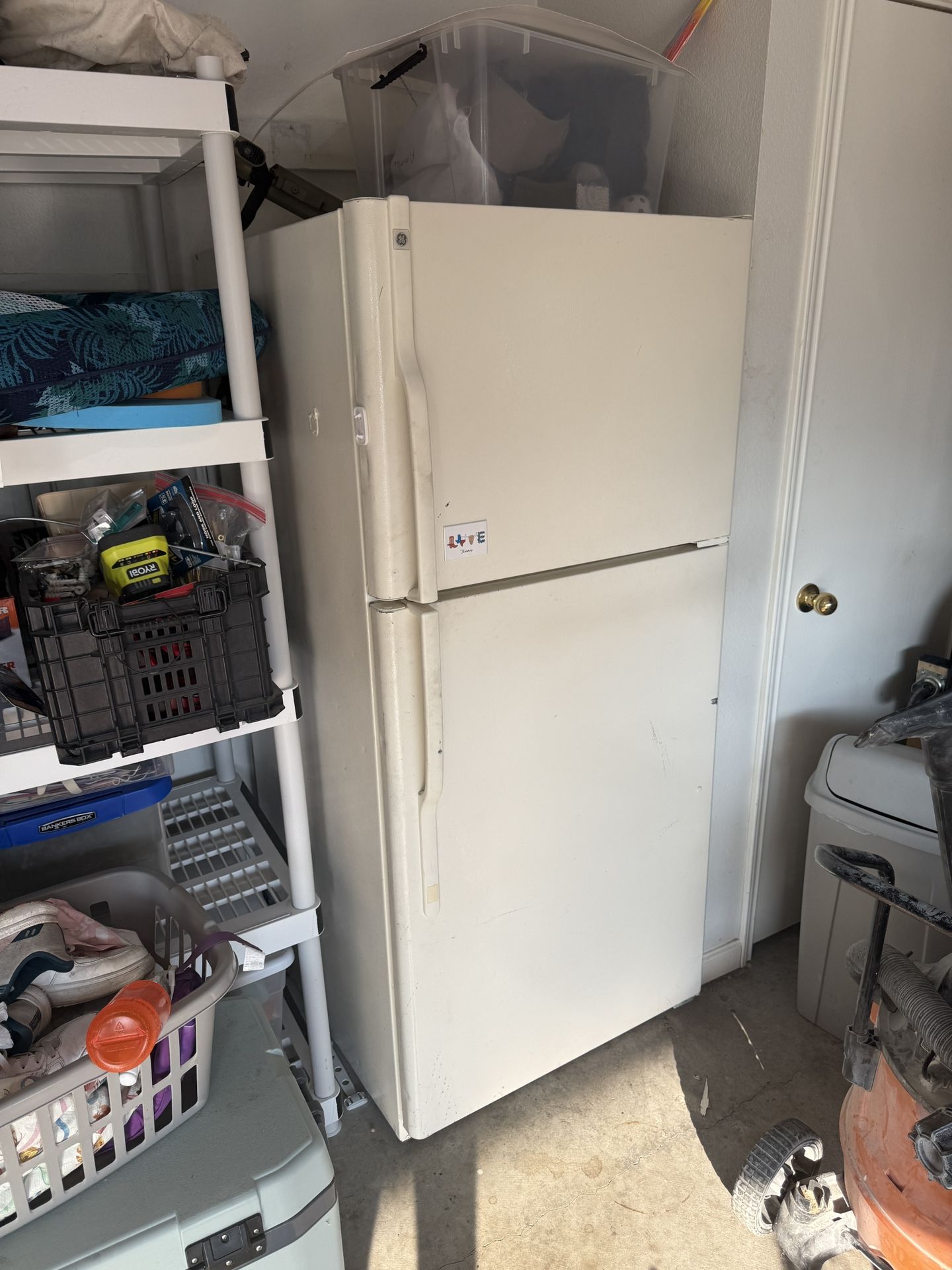 GE Refrigerator - Works Perfect!