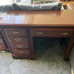 Vintage Mahogany Desk – Matching With Top Hutch & Bedroom Set 