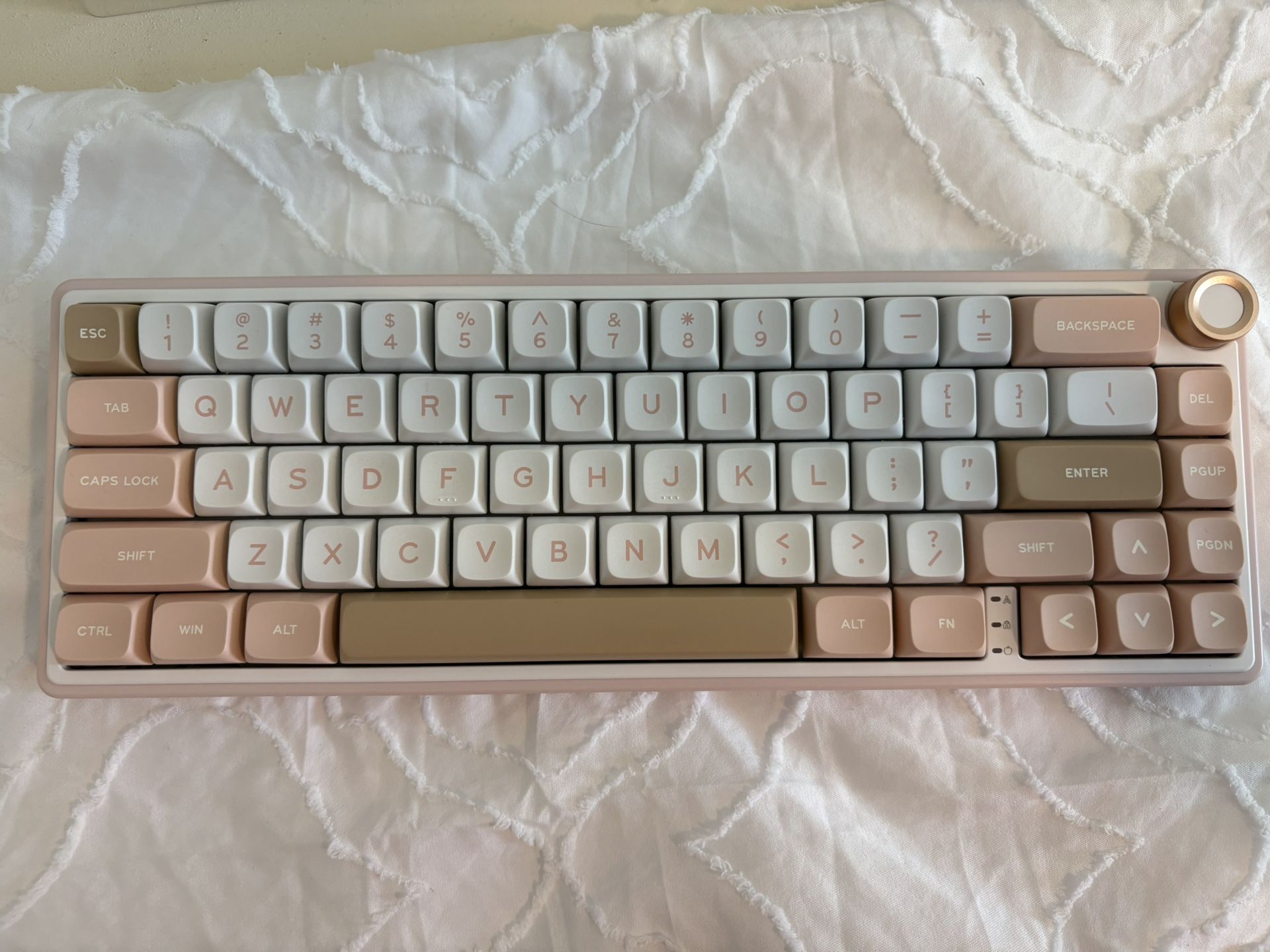 RK ROYAL KLUDGE - PINK & GOLD WIRELESS KEYBOARD - READ DESCRIPTION!! -