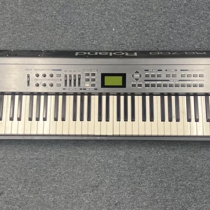 ROLAND RD-700 PIANO KEYBOARD