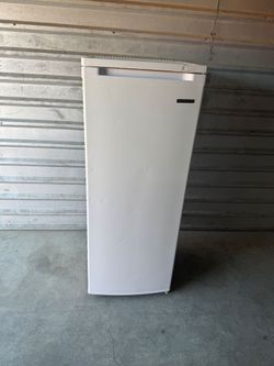 White Thomas Standing Freezer