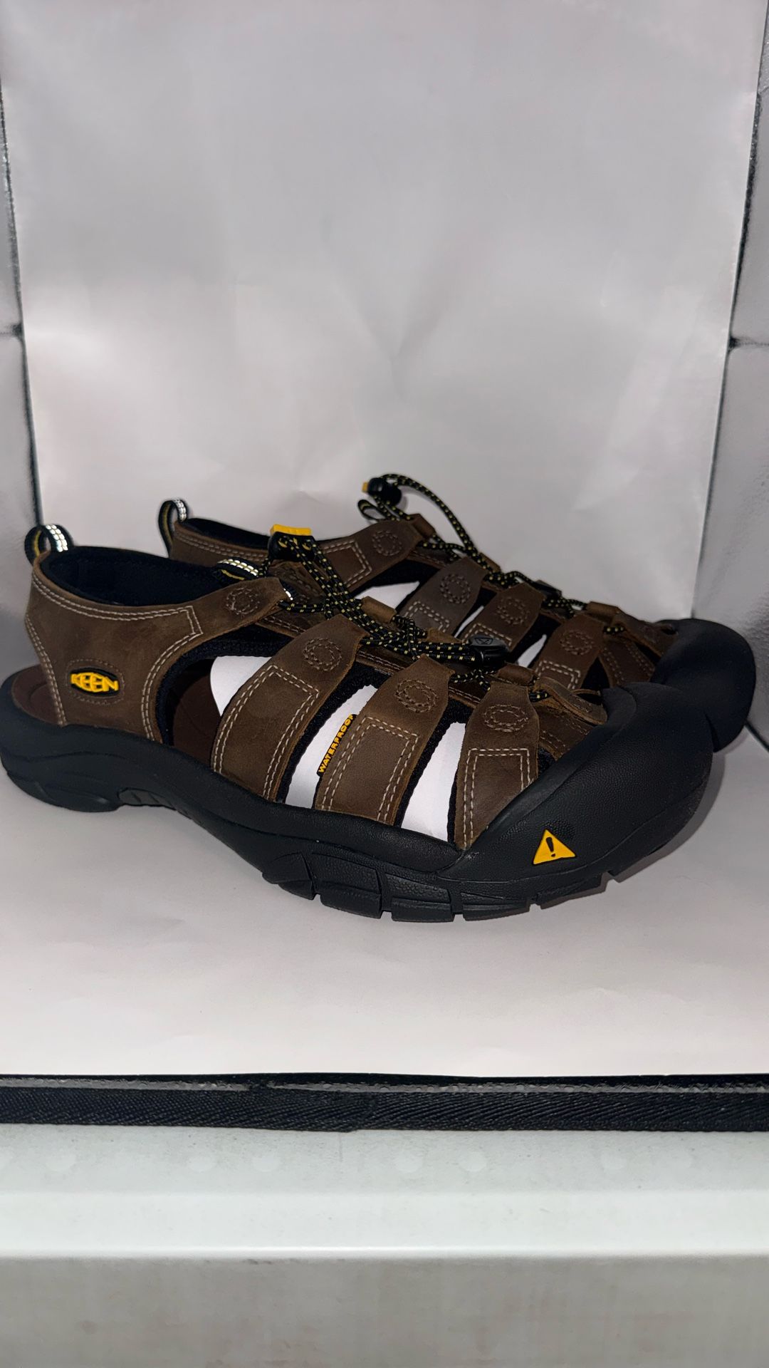 Keen Men's Newport Sandals - Bison Size 11.5 US