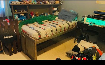 Twin captains bed w/ drawers and storage