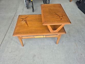 Mid century - LANE ALTA VISTA  - Table, in very good condition,  please see all the pictures for details and measurements