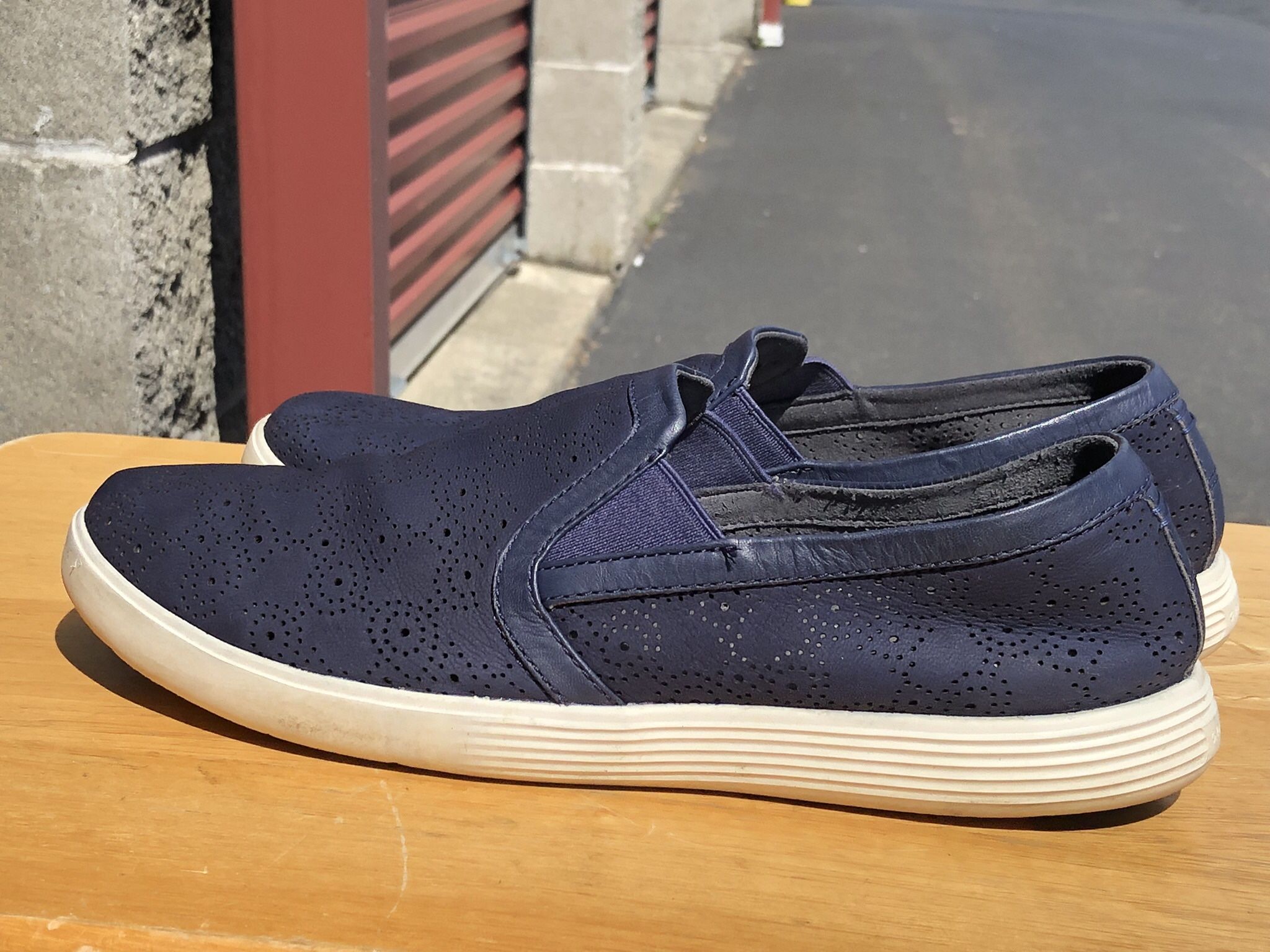 cole haan grand os Women’s Blue Leather Slip On Shoes Size 11B