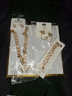 Butterfly necklace with 2 sets earrings and bracelet