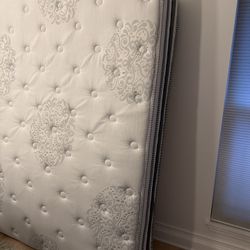 Pillow Top King Mattress Like New  