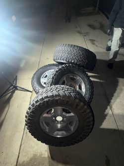Chevy wheels 17s on 35/33s