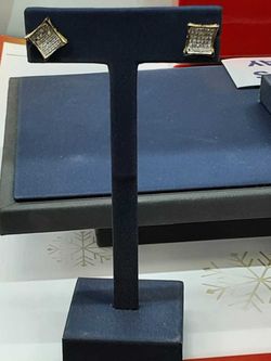 Earrings with stones Yellow Gold 10k (.417) 1.2 grams