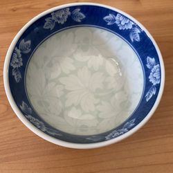 One Vintage Juzan Gama Porcelain Rice Bowl