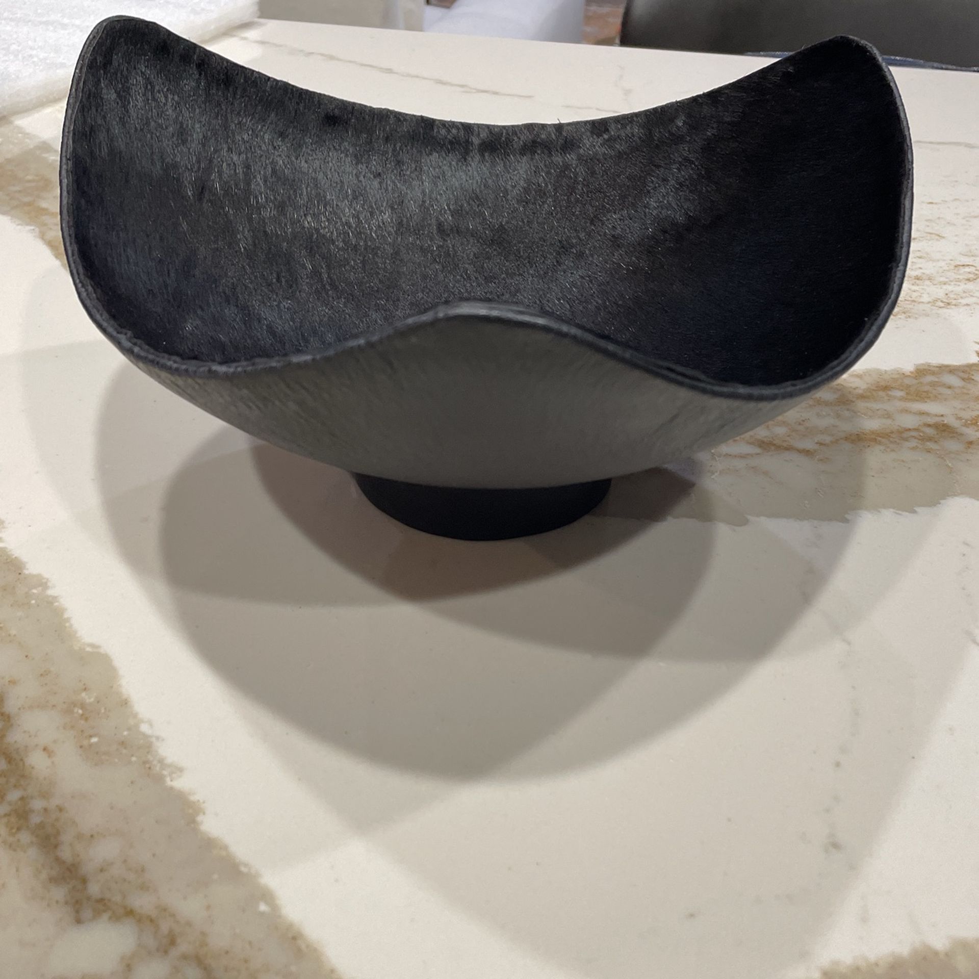 Regina, Andrew Bentley bowl hair texture inside