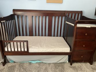 Baby crib- good condition - mattress included!