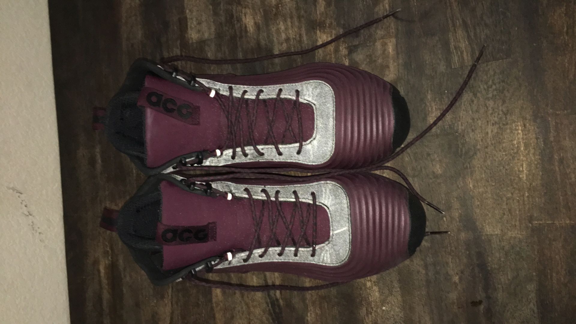 Nike ACG Lunardome Sneakerboot Red