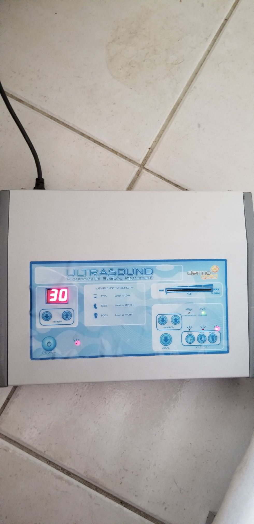 Just unit no attachments DERMAGOLD 3MHz Ultrasound Ultrasonic Anti Aging Beauty Facial Skin Spa Salon Machine