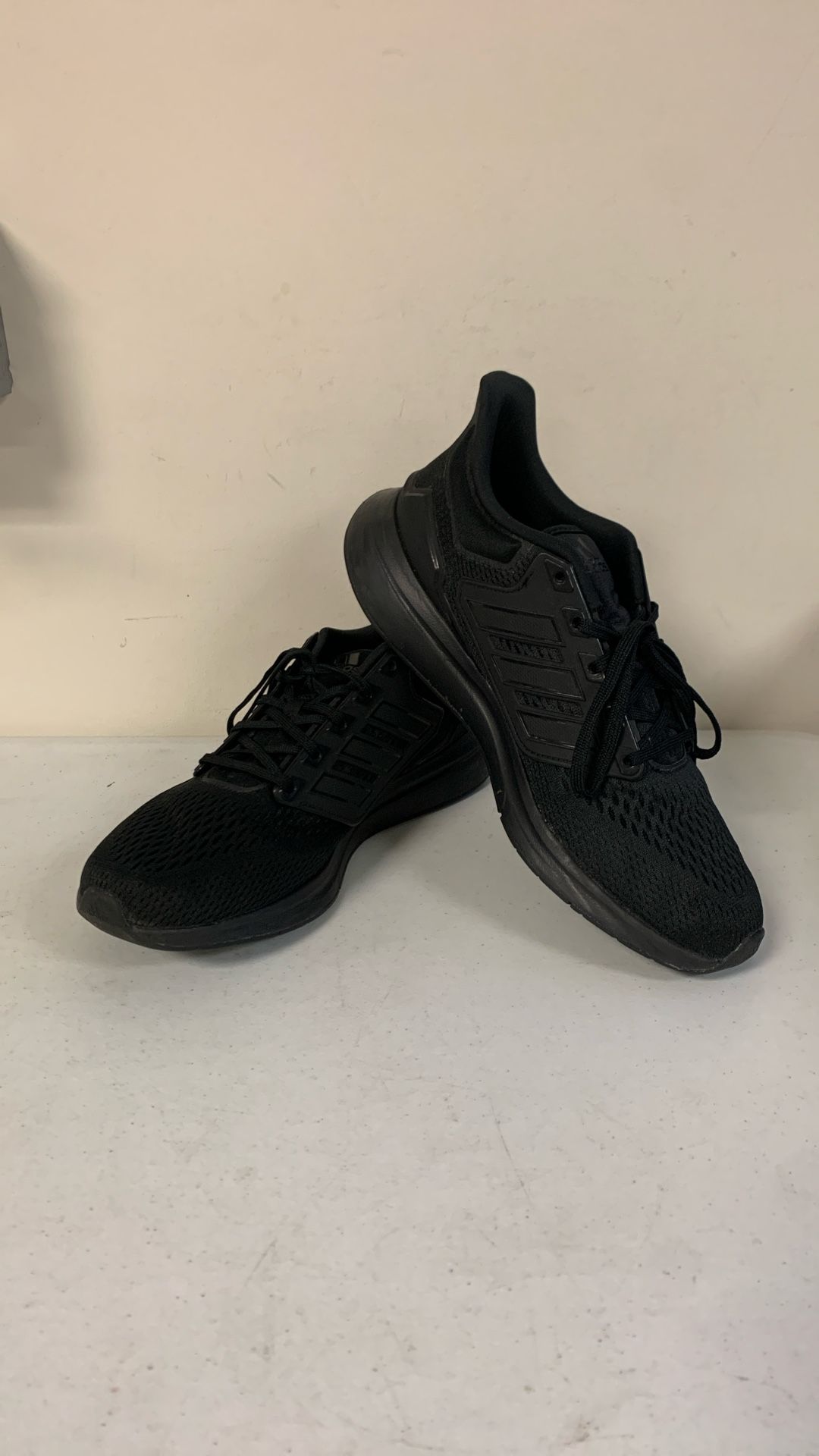 adidas Men’s EQ21 Running Shoes. Sz 10. Black. Sh