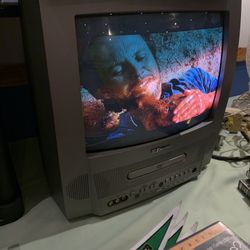 13” Emerson TV / DVD Combo Tv. 