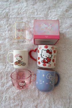 Hello Kitty Mug Set