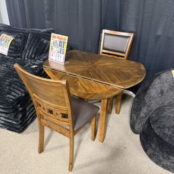 Dining set! Easy financing! ❤️🙏 floor model!