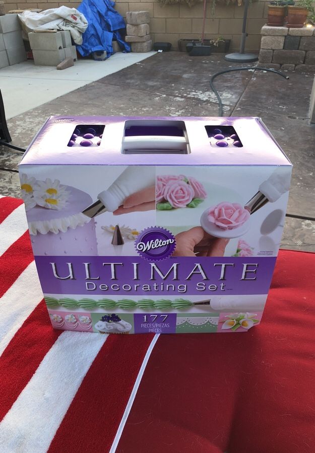 Wilton Ultimate Decorating Set - 177 pc.