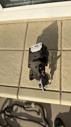 99-06 Chevy gmc driver side rear door actuator