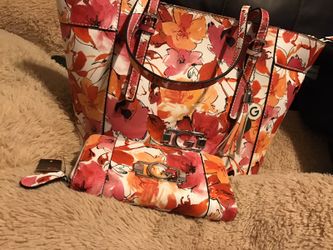 Guess purse with matching wallet