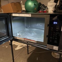 LG NeoChef 1.5 cu. ft. 1100-Watt Countertop Microwave in Stainless Steel with Smart Inverter 