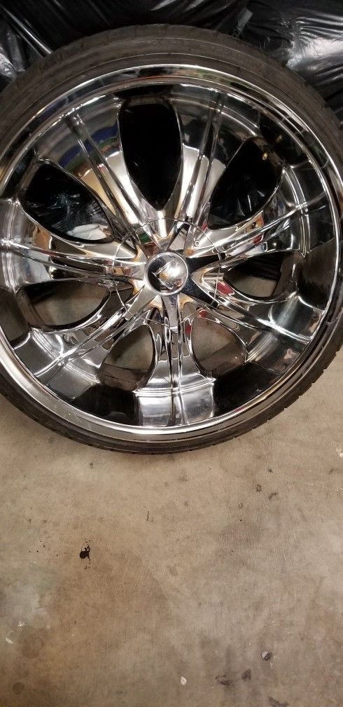 22" 4 Chrome Rims Universal 5 On 5 Fit Chevy Dodge Truck Or SUV Chrome In Great Condition