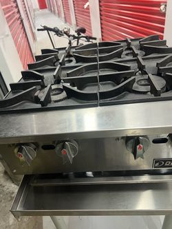Commercial stove with 4 burners