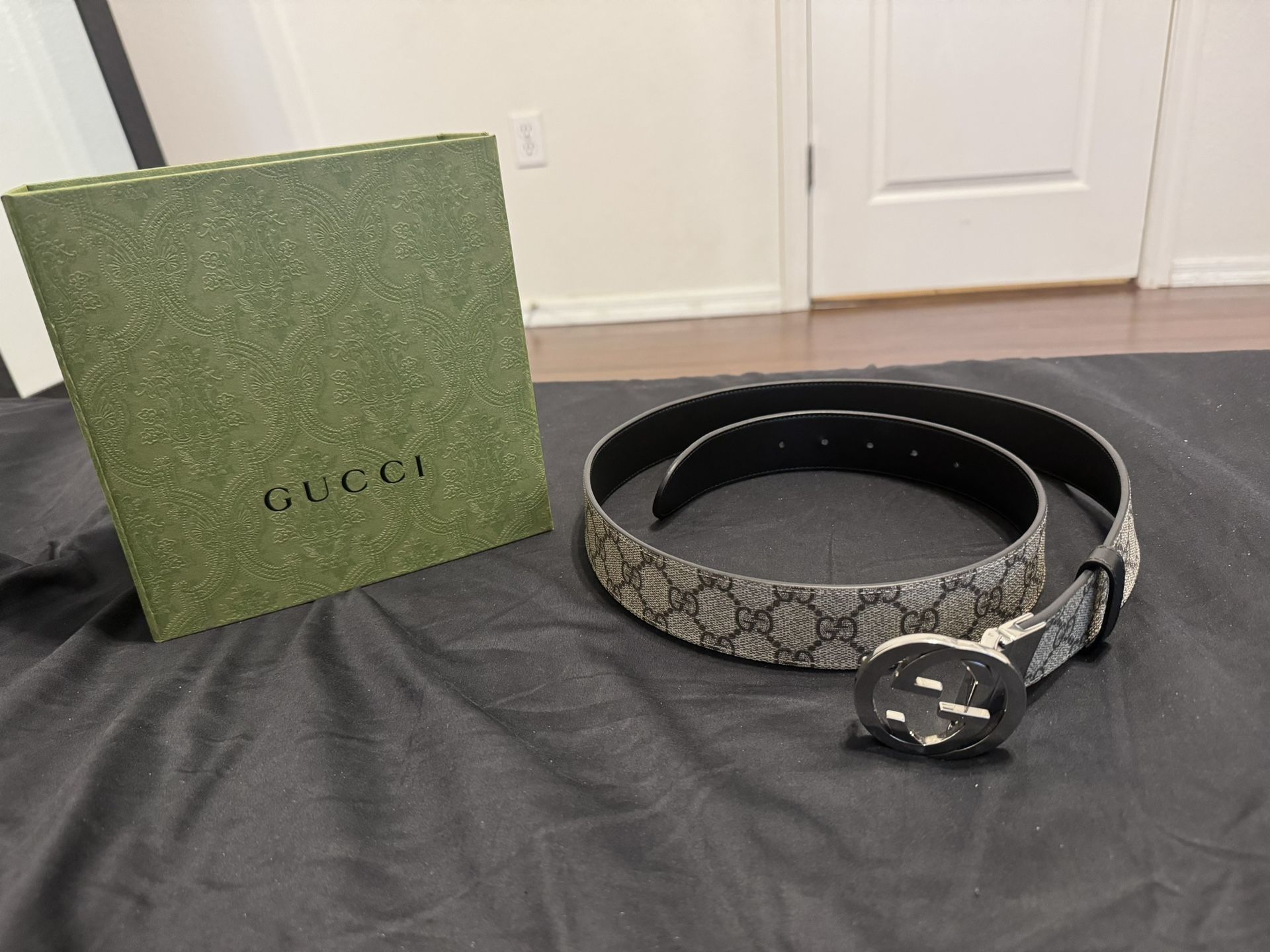 Gucci Reversible GG Supreme Belt
