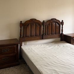 Vintage Bed Set ( 2 Nightstands / Dresser )