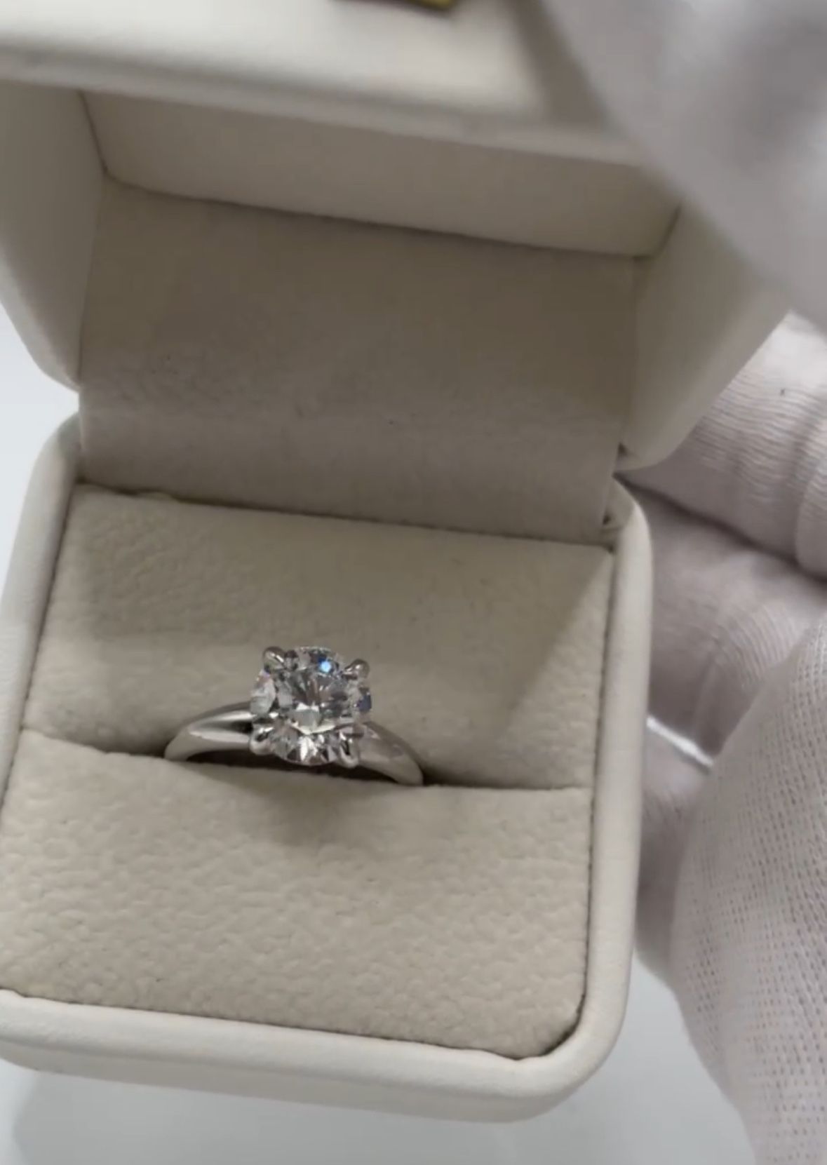2.5 Carat Cubic zirconia Silver engagement Ring Size 7.5