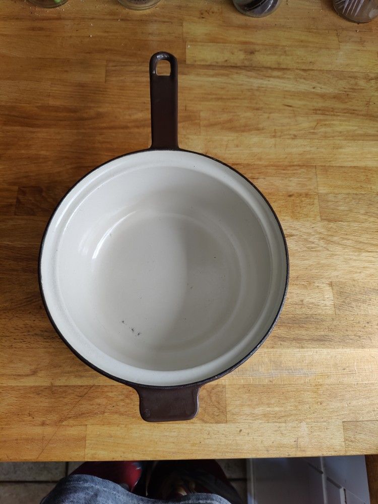Cousances #22 Cast iron Enamel Pot. Sell Or Trade.