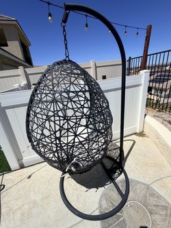 Hanging egg chair