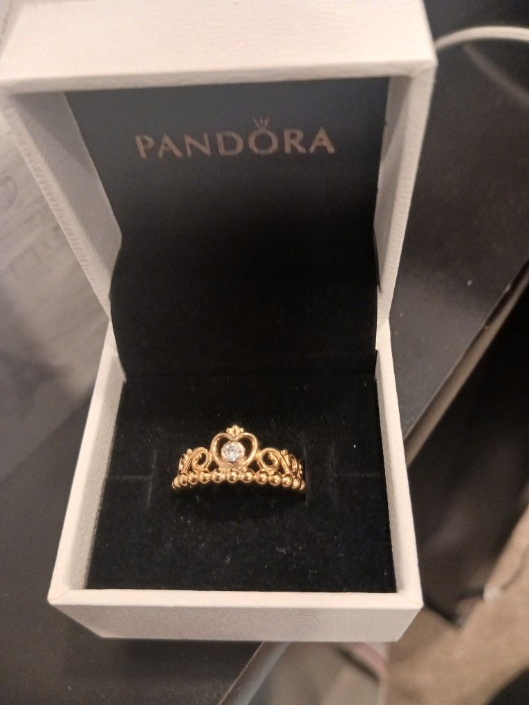 BRAND NEW PANDORA TIARA RING & SIZE 7-7.5......πππ