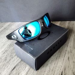 New Oakleys  Box, Pouch Cloth All Included