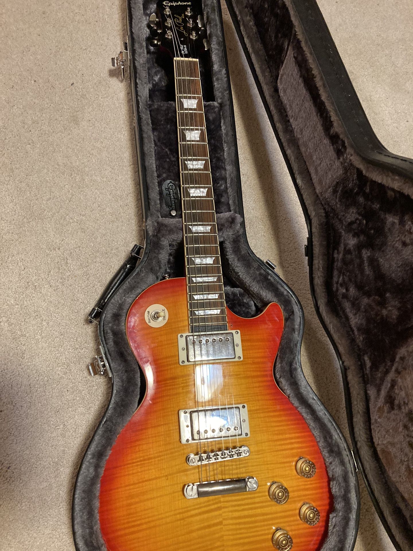 Epiphone Les Paul Ultra III (hard case Included)y