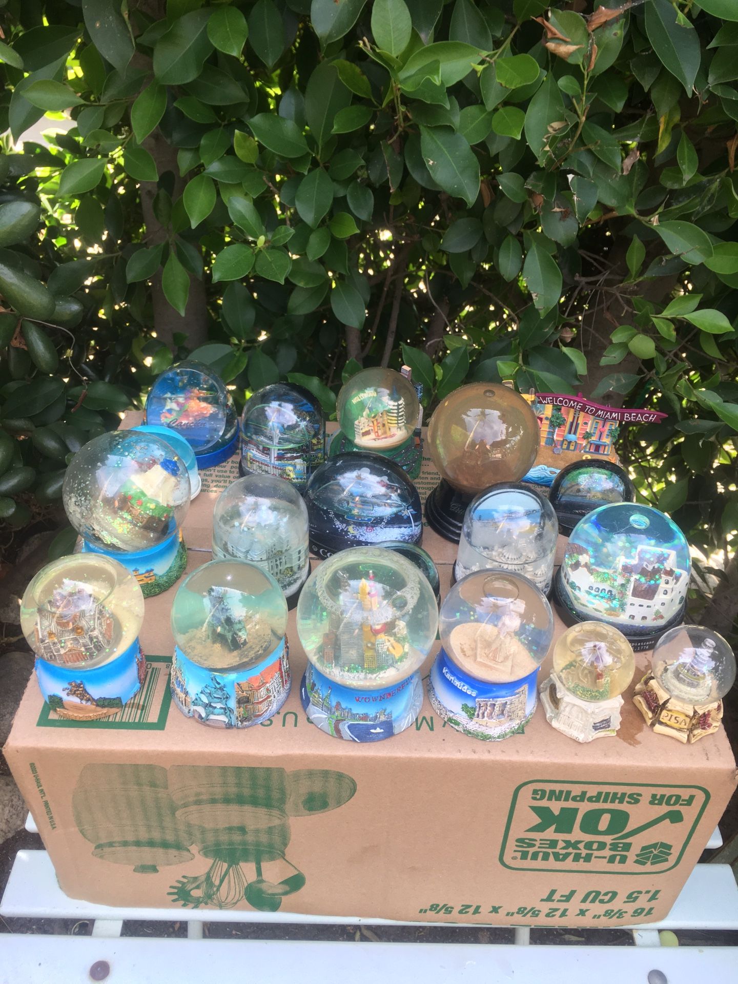 Vintage Snow Globes, Lot Off 19 Pieces