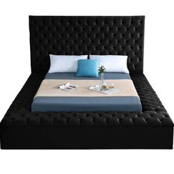 Queen bedframe 