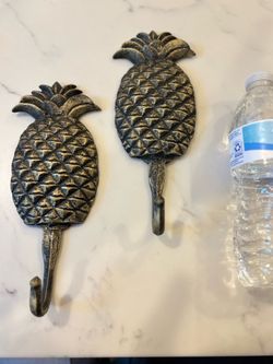 Metal Pineapple wall hooks
