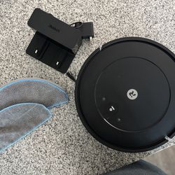 iRobot Combo Essential (Vacuum + Mop)