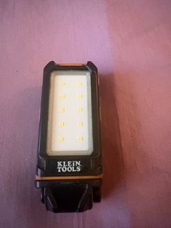 KLEIN TOOLS bright flashlight