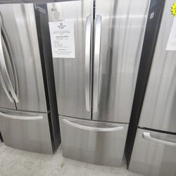 $979(MSRP$1965, Save $986)LG French 3 Door Refrigerator With Gallon Door Bins and Smart Cooling