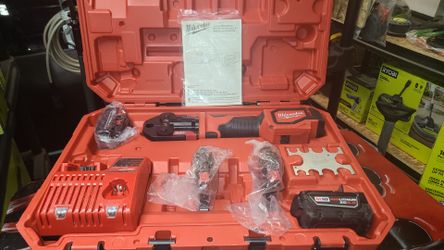 Milwaukee M18 18V Cordless Short Throw PEX Press Tool Kit.