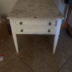 Set Of 2 End Tables 
