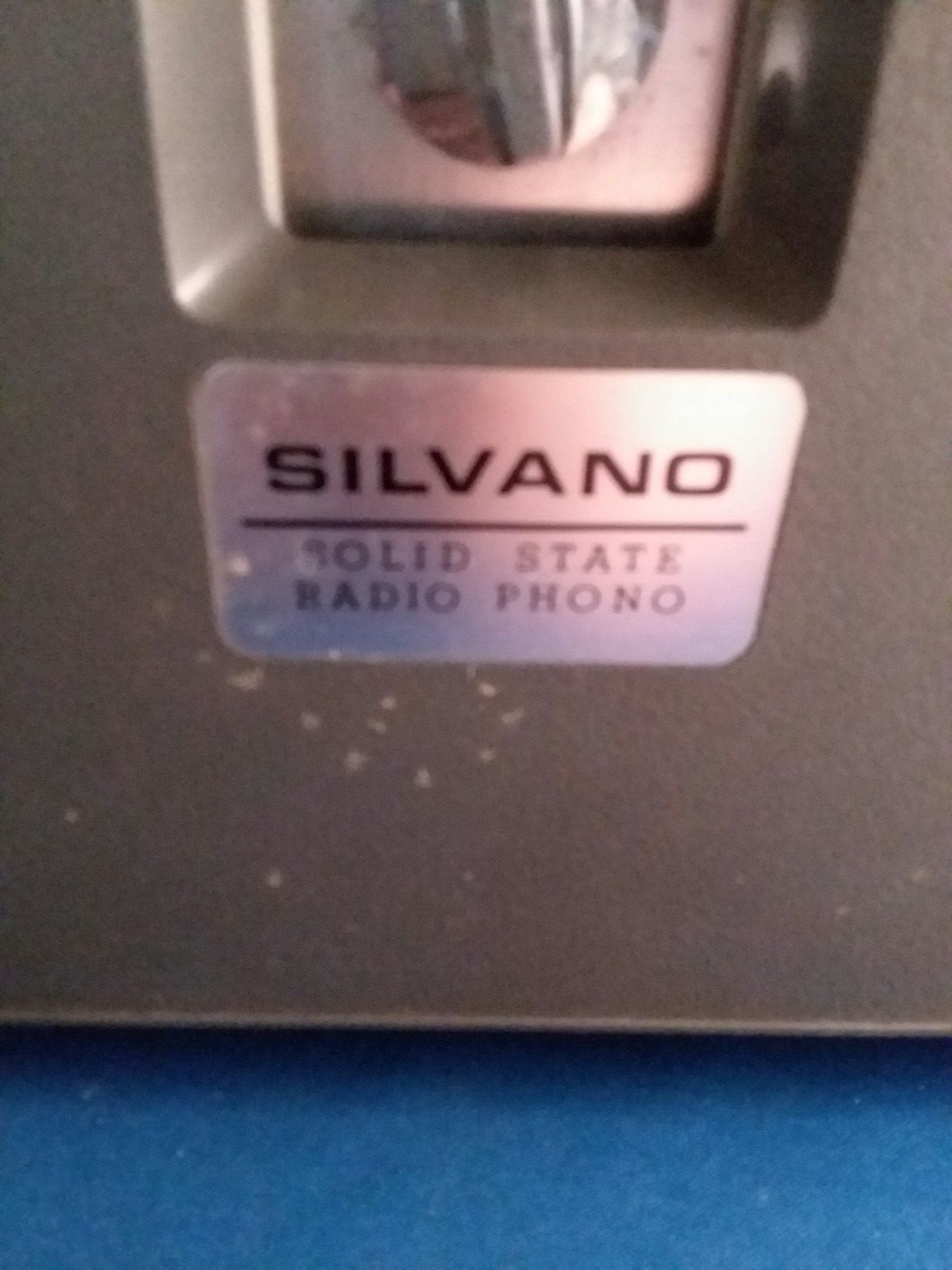 Silvano radio/phono solid state