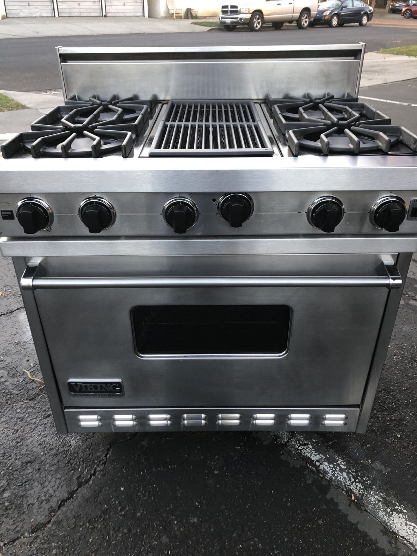 Great Looking 36’ Viking Range For Sale for Sale in Los Angeles, CA